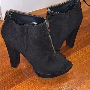 Black swade bootie heel SIZE 8